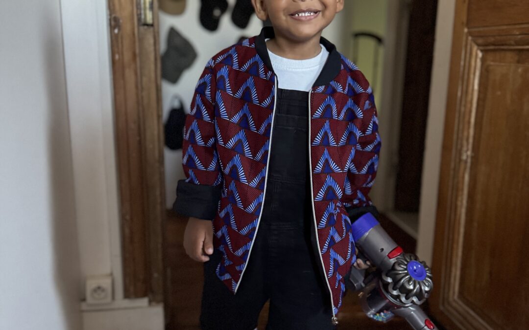 Mon fils, son look et moi : une histoire d’amour (et parfois de lutte)